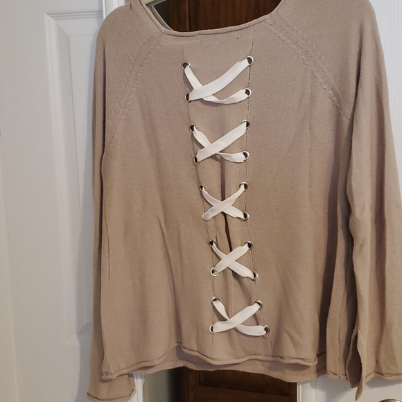 Sweater - Picture 4 of 4